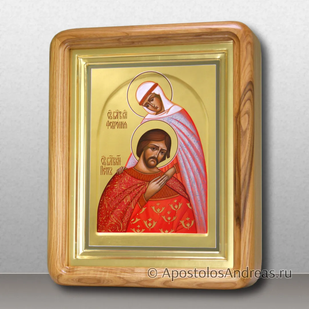 Икона в светлом киоте Петра и Февронии с арочным ковчегом, в киоте - 25х31, 2025 — образец № 53