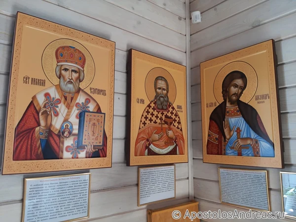 Николай Мирликийский, Иоанн Кронштадтский и Александр Невский — храмовая икона мастерской